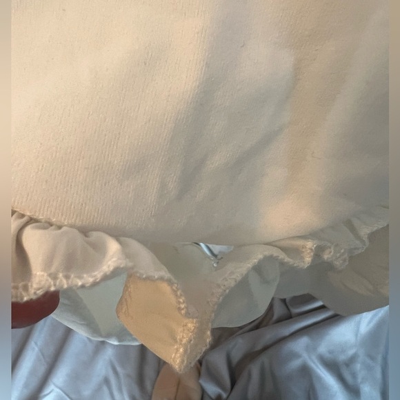 Cream colored smock top (please see photo for small flaw) - Picture 5 of 10